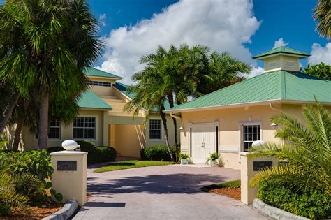 Luxury Alcohol & Drug Rehab .